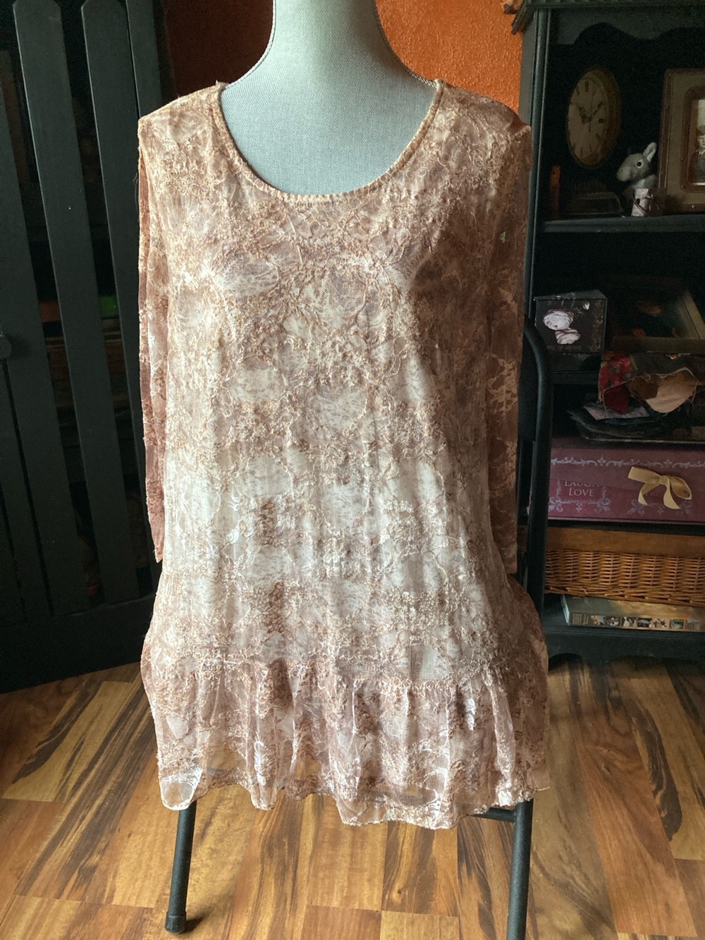 Cal Style XL lace patterned burnout top